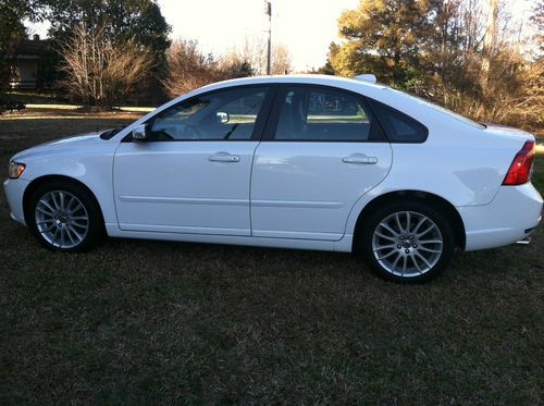 2011 volvo s40 t5 sedan 4-door 2.5l