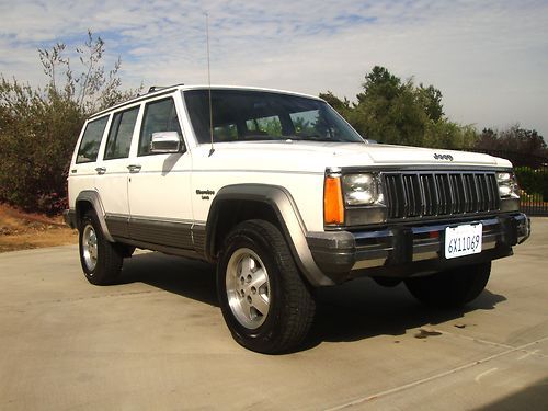 1989 jeep cherokee laredo 4 x 4 original paint,  all original, runs great