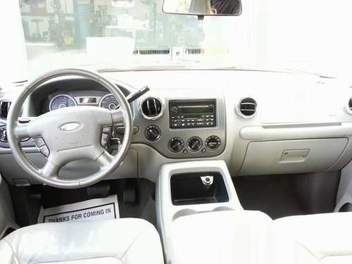 Ford Expedition 2005 4x4 5.4L clean title 3rd row seats drives great!, image 5