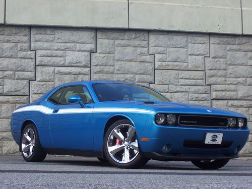 Near flawless 2010 dodge challenger srt8 rare b5 blue pearl low miles and loaded