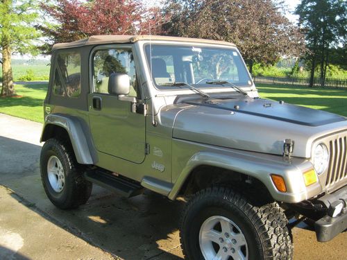 2004 jeep wrangler sahara sport utility 2-door 4.0l