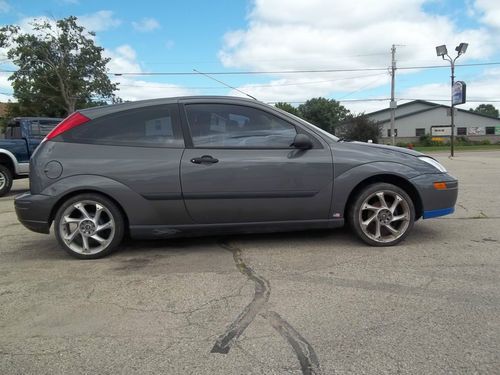 2002 ford focus zx3 hatchback 3-door 2.0l tow in aband/wreck repairable