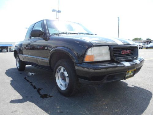 Clean 5 speed 1998 gmc sonoma sls exteded cab. low miles. 2.2l 2wd save on gas