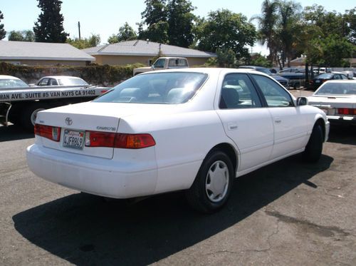 2000 Toyota Camry, NO RESERVE, image 2