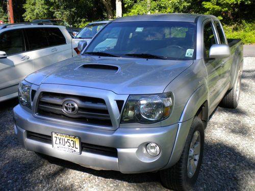 2010 toyota sr 5 tacoma  pick up