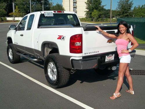 08 chevy silverado xtra-cab 4x4 lifted! 35" tires tu-tone paint in n.c.