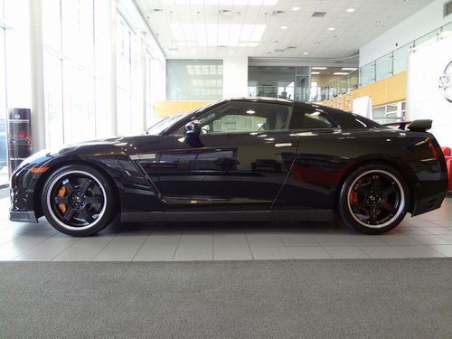 2014 nissan gt-r track edition coupe 2-door 3.8l