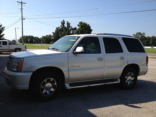 2005 pearl white cadilla escalade platinum