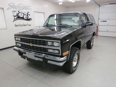 *1991 chevy k-5 "silverado" blazer 4x4 all solid !! $6,000 cost servicing done!!