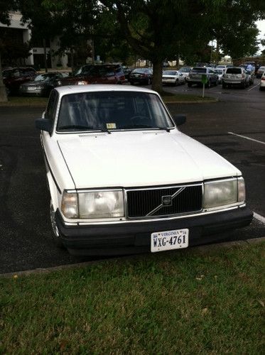 1990 volvo 240 dl sedan 4-door 2.3l