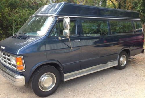 1992 dodge handicap van wheelchair van w handicapped lift  34k miles !!