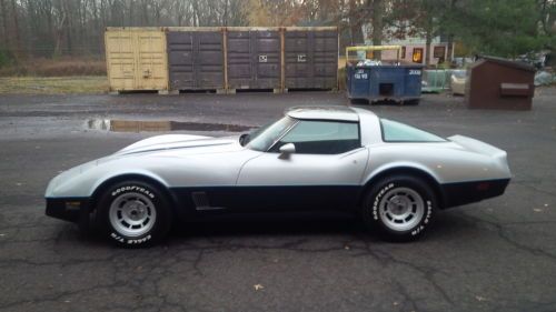 Runs Great, Ready to Drive and Enjoy or Restore NEW INTERIOR Just Needs Paint, image 4