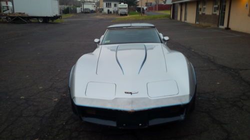 Runs Great, Ready to Drive and Enjoy or Restore NEW INTERIOR Just Needs Paint, image 6