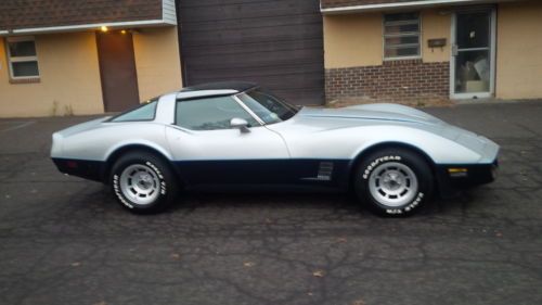 Runs Great, Ready to Drive and Enjoy or Restore NEW INTERIOR Just Needs Paint, image 7