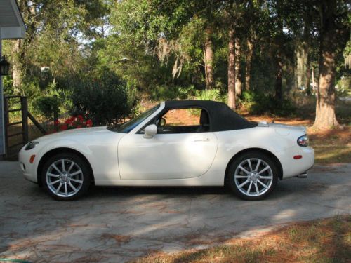 2006 mazda mx-5 miata sport convertible 2-door 2.0l