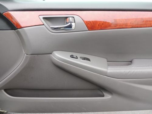 SLE Convertible 3.3L CD Leather/Power Seat Package 7 Speakers AM/FM radio, image 12