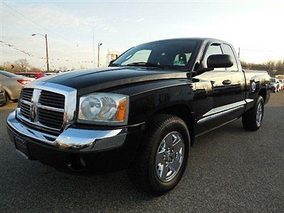 We finance! club cab laramie 4x4 4.7l magnum v8 leather chromes 6 cd unbeatable