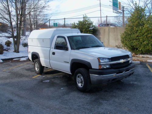 2005 chev 2500 hd 4x4 pick up - uility cap - 173k - auto trans - v8 gas 6.o l