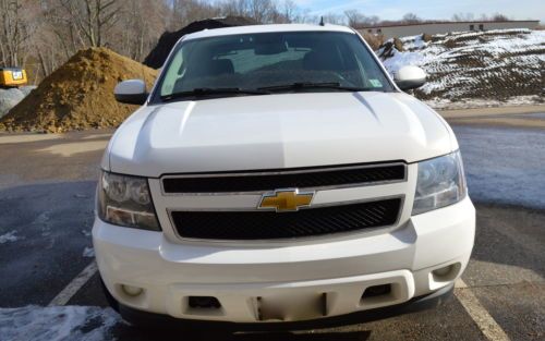 2010 summit white chevrolet avalanche