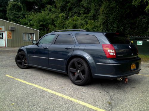 2007 dodge magnum srt8 wagon 4-door 6.1l