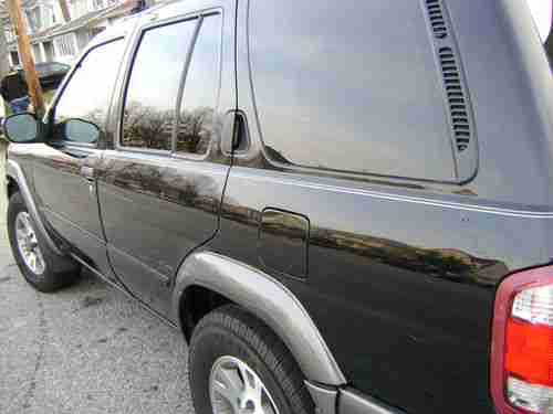 2001 Nissan Pathfinder 4x4 No Reserve  5 speed, image 3