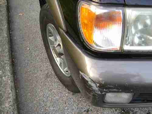 2001 Nissan Pathfinder 4x4 No Reserve  5 speed, image 7