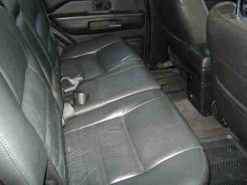 2001 Nissan Pathfinder 4x4 No Reserve  5 speed, image 14