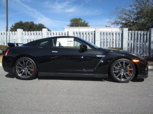 New 2014 nissan gt-r premium 2dr cpe jet black with 25 miles