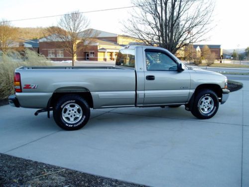 2000 chevrolet 1500 ls 4x4 z71 .. 34k actual  miles ... 5.3 v8. automatic..