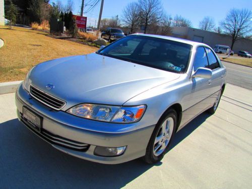 Great luxury sedan!premium package ! warranty ! serviced ! no reserve ! 01