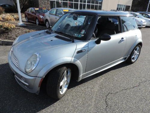 2003 mini cooper. no reserve, looks and runs great, one owner, no accidents