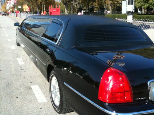 2007 lincoln town car limousine