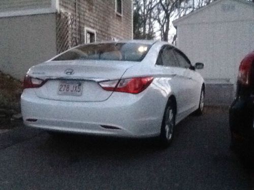 2011 hyundai sonata gls sedan 4-door 2.4l xf/ fm satellite radio w/ bluetooth