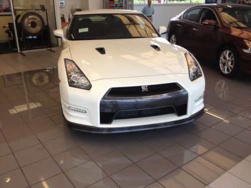 2014 Nissan GT-R PREMIUM, image 4