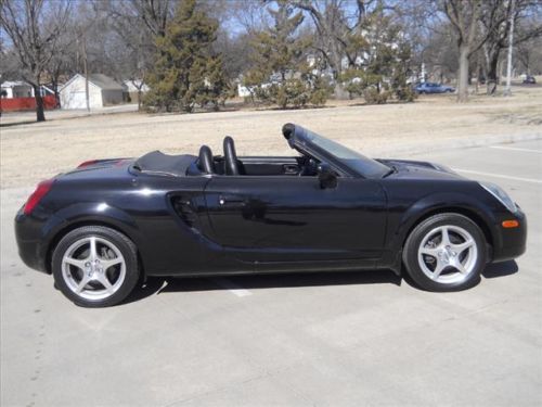 2 seater convertible xtra sporty! xtra nice! xtra fun!! leather seats!