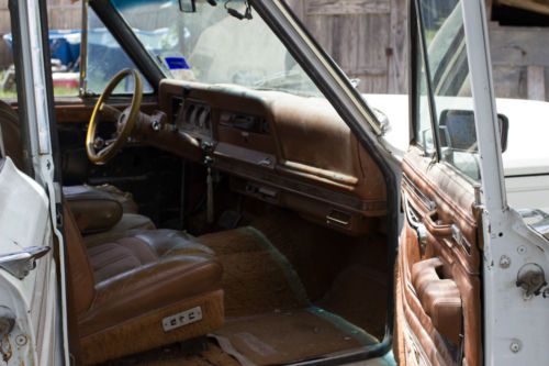 1982 Jeep Wagoneer Limited Sport Utility 4-Door 5.9L, image 3