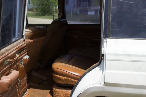 1982 Jeep Wagoneer Limited Sport Utility 4-Door 5.9L, image 4
