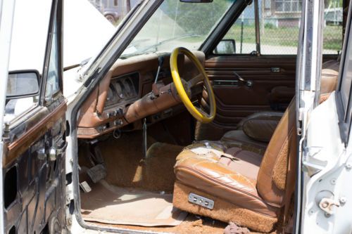 1982 Jeep Wagoneer Limited Sport Utility 4-Door 5.9L, image 6