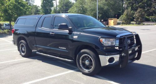 2010 toyota tundra base crew cab pickup 4-door 5.7l truck vault topper dvd