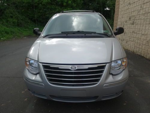 NO RESERVE ALL POWER TV/DVD NAV LEATHER POWER SLIDING DOORS NEW TIRES INSPECTION, image 4