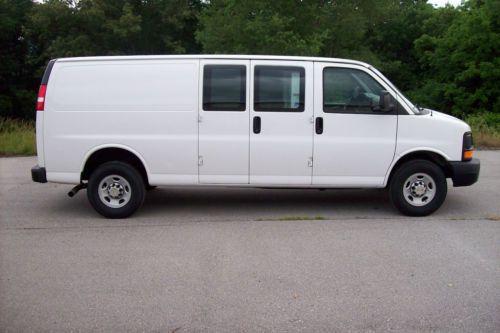 2013 chevrolet 2500 express 155&#034; extended cargo van  21k miles cd player