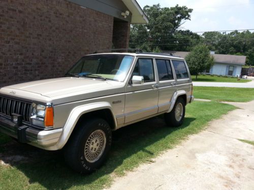 1996 jeep cherokee  country utility 4-door 4.0l,super low miles,dailydriver