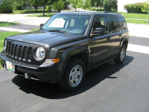 2011 jeep patriot sport-4 door-manual trans-like new-garage kept-1 owner