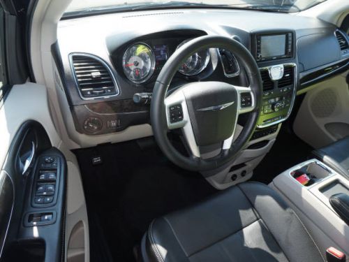 2012 chrysler town & country touring-l