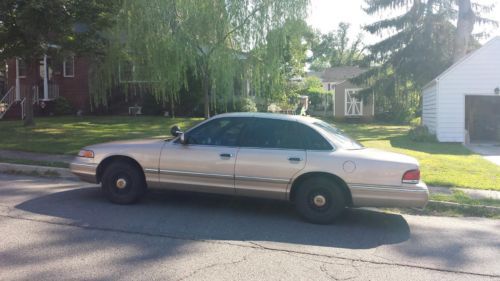 1996 ford crown victoria low mileage runs great everything works v 8 auto trans