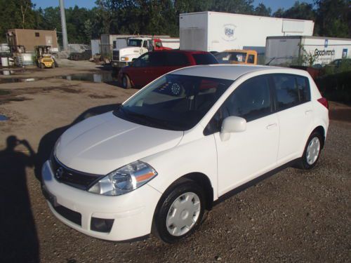 2012 Nissan Versa S 47k clean title, **BODY MAN SPECIAL NEEDS WORK NO RESERVE**, image 2