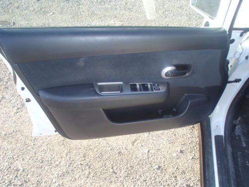 2012 Nissan Versa S 47k clean title, **BODY MAN SPECIAL NEEDS WORK NO RESERVE**, image 19