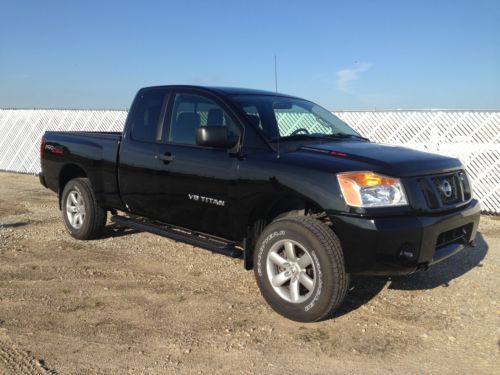 2012 nissan titan pro-4x extended cab pickup 4-door 5.6l 4x4