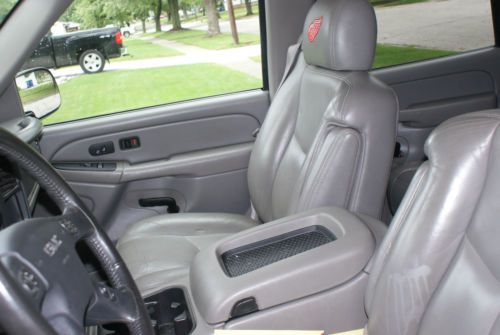 2004 gmc yukon slt midnight blue 4x4 suv with third row seats video/dvd system