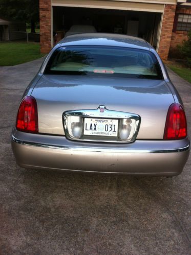 1999 lincoln town car executive sedan 4-door 4.6l